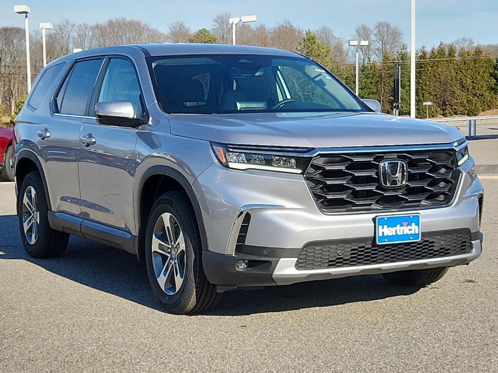 new 2025 Honda Pilot car, priced at $47,050