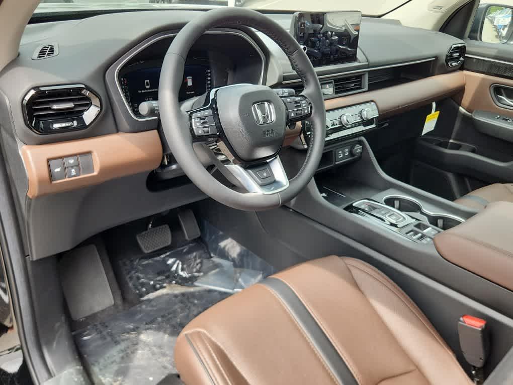 new 2025 Honda Pilot car, priced at $56,250