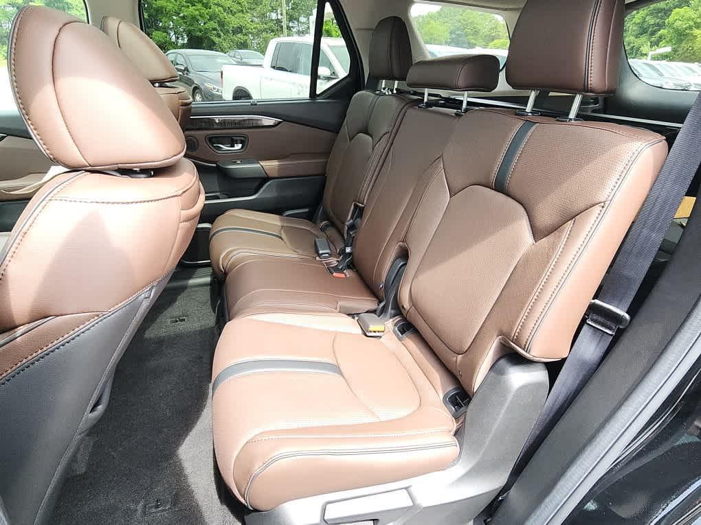 new 2025 Honda Pilot car, priced at $56,250