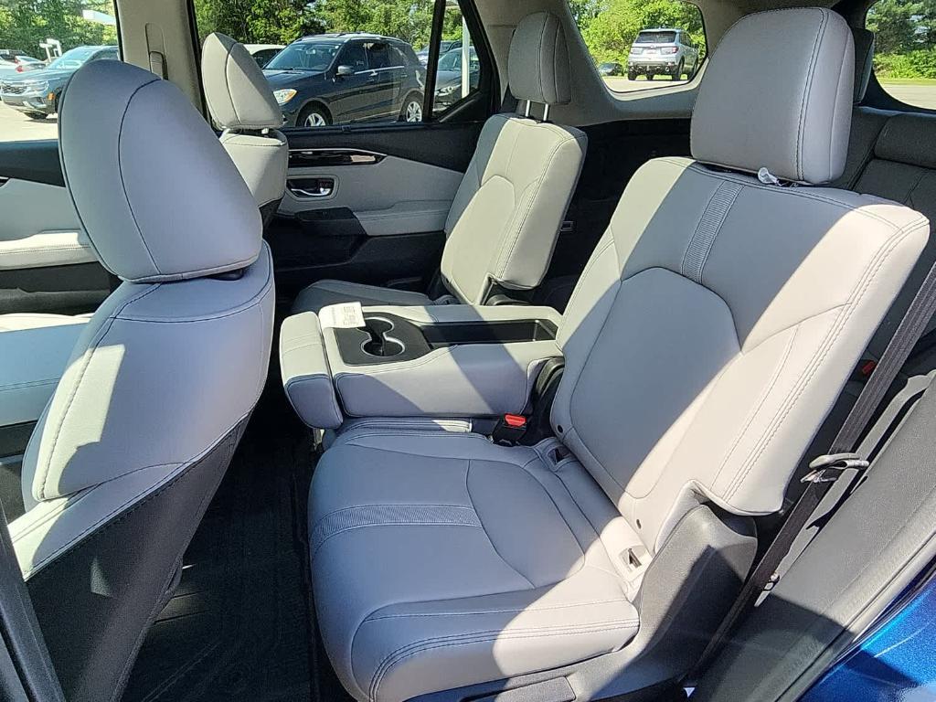 new 2025 Honda Pilot car, priced at $52,950