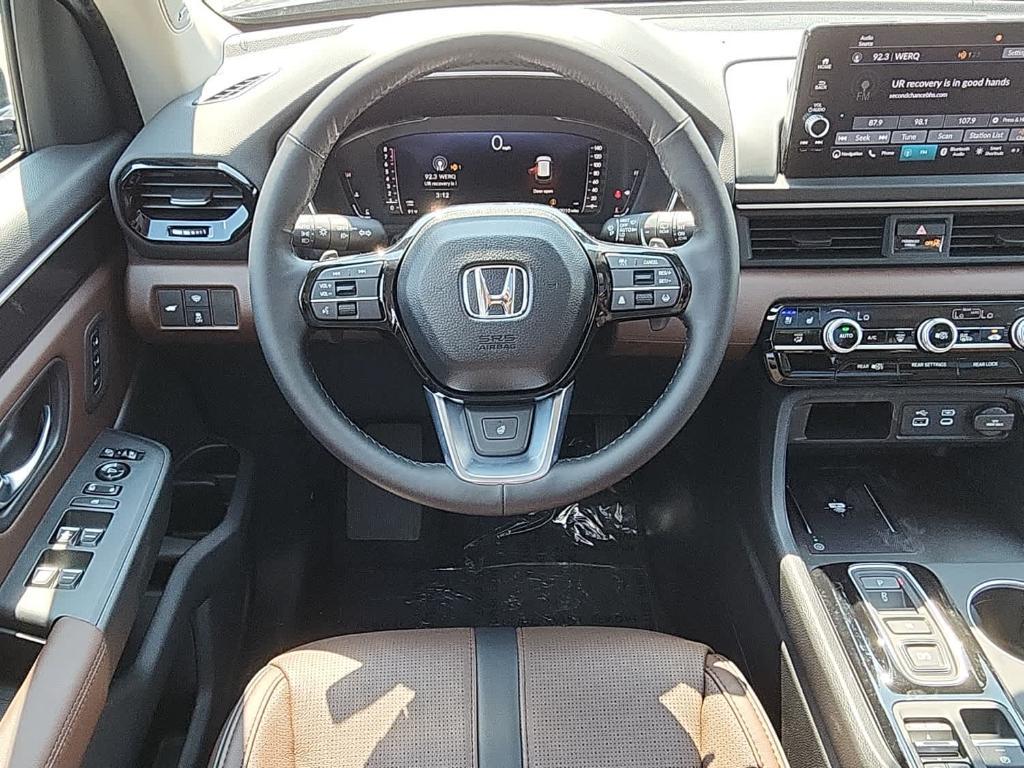 new 2025 Honda Pilot car, priced at $54,530