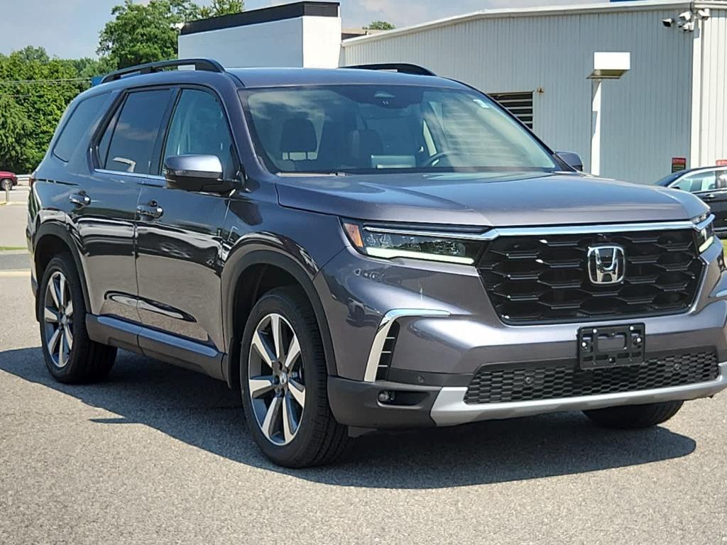 new 2025 Honda Pilot car, priced at $54,530