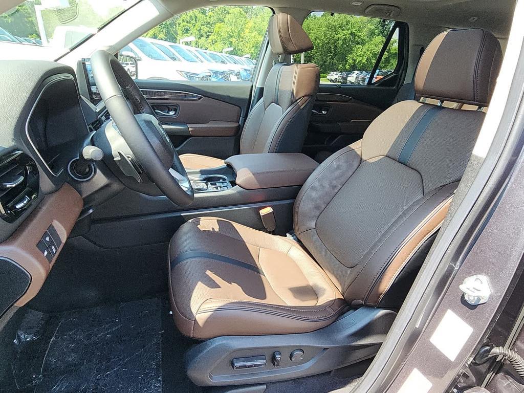 new 2025 Honda Pilot car, priced at $54,530