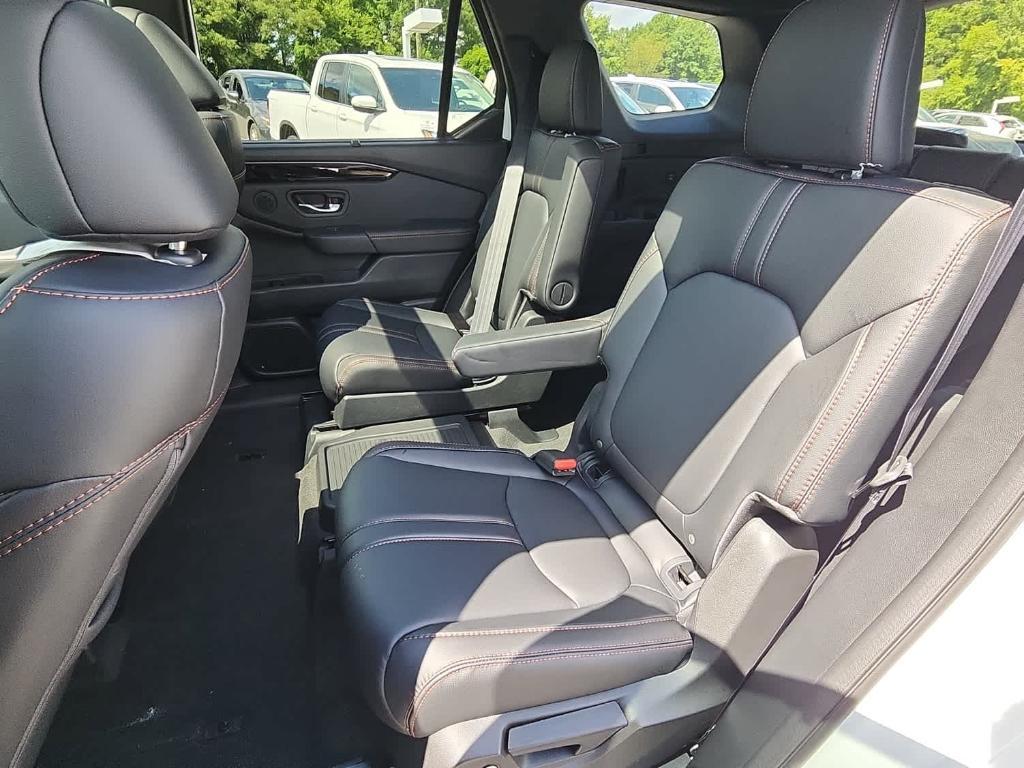 new 2025 Honda Pilot car, priced at $51,350