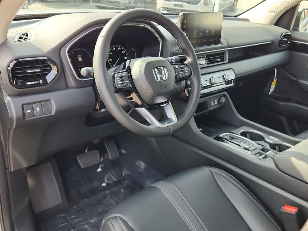 new 2025 Honda Pilot car, priced at $51,550