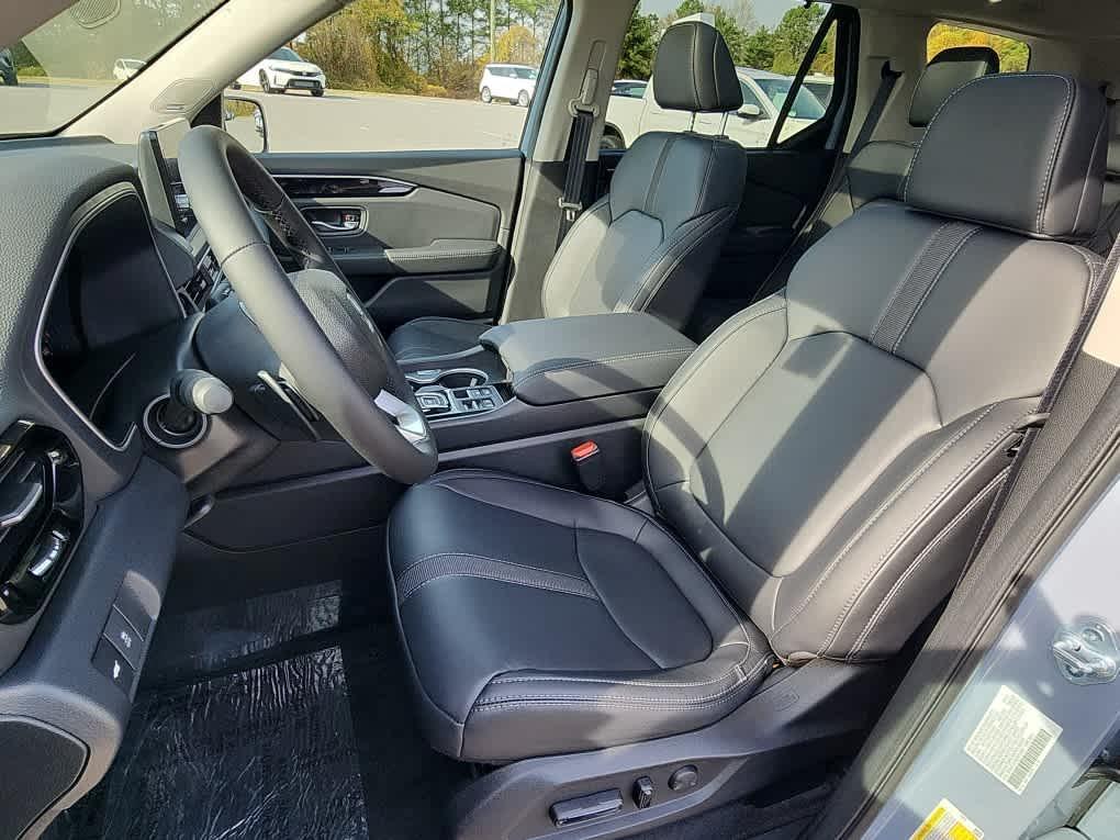 new 2025 Honda Pilot car, priced at $51,550