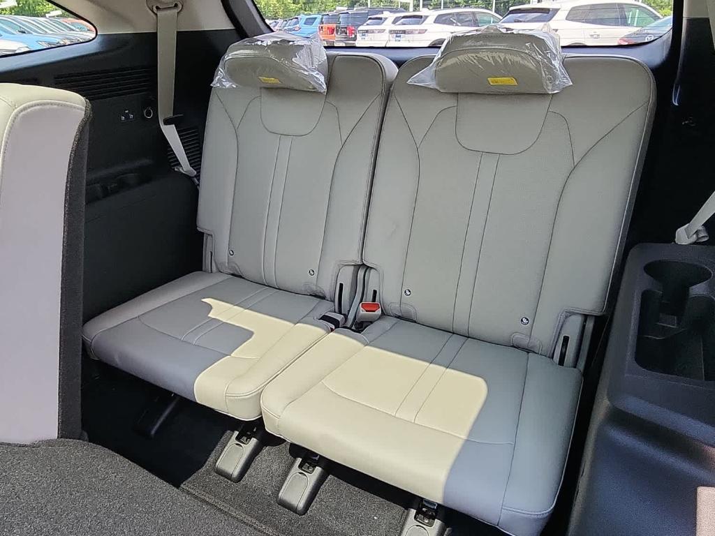 new 2025 Kia Sorento car, priced at $37,830