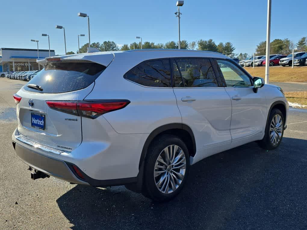 used 2023 Toyota Highlander Hybrid car, priced at $50,427