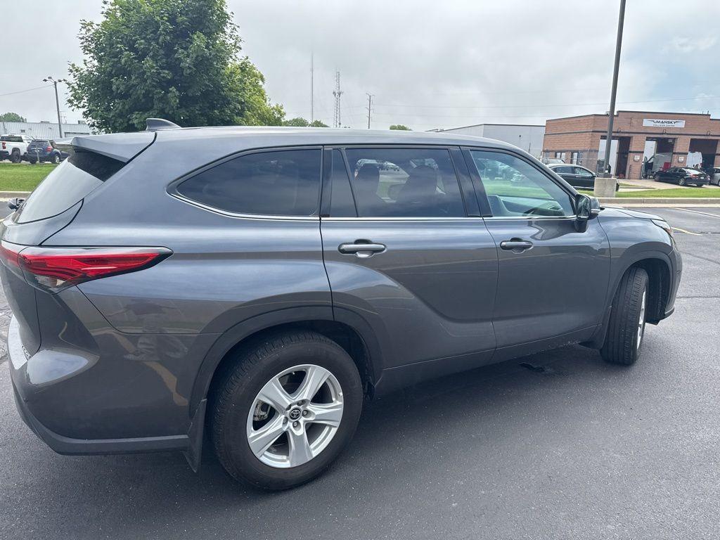 used 2022 Toyota Highlander car, priced at $34,999