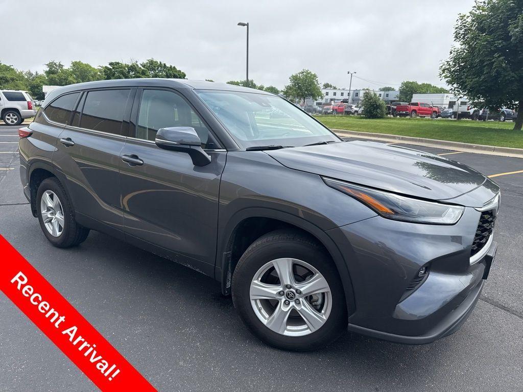 used 2022 Toyota Highlander car, priced at $34,999