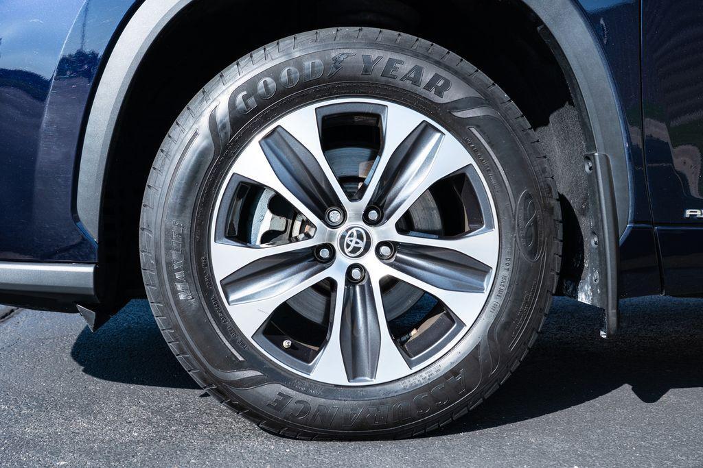 used 2020 Toyota Highlander Hybrid car, priced at $27,777