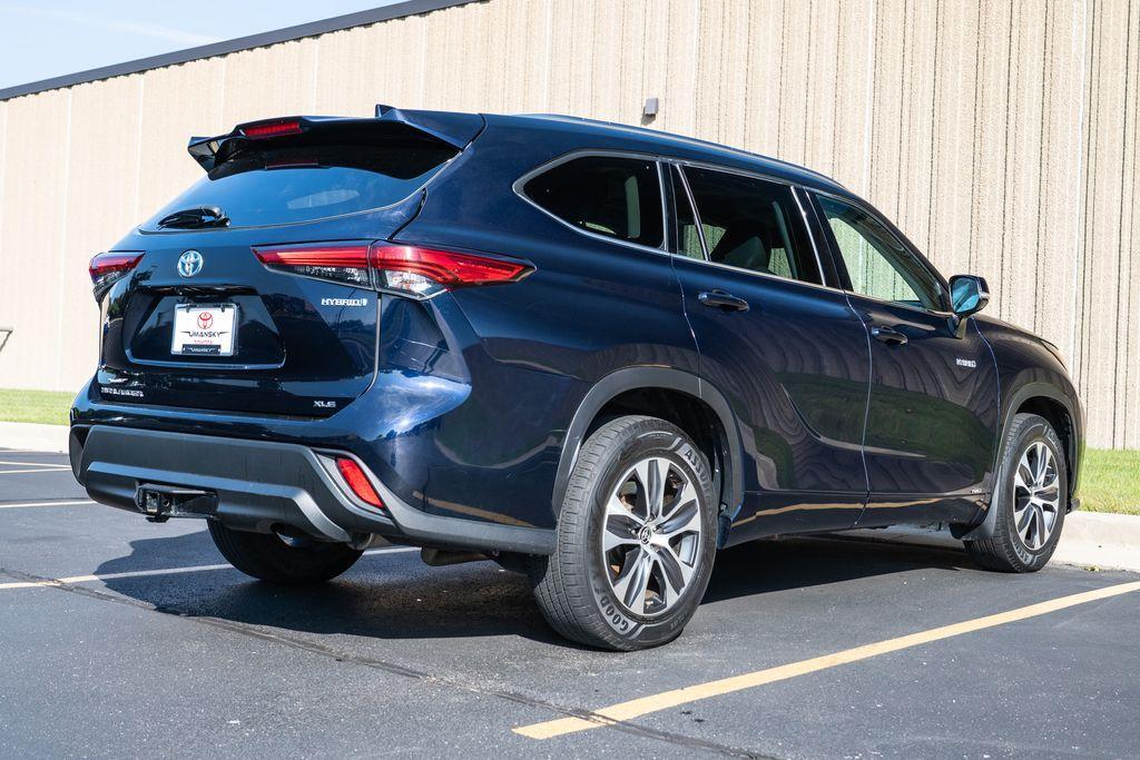 used 2020 Toyota Highlander Hybrid car, priced at $27,777