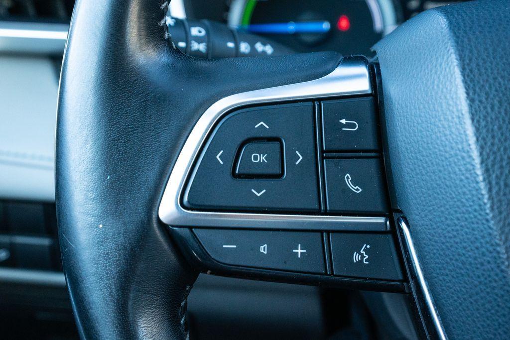 used 2020 Toyota Highlander Hybrid car, priced at $27,777