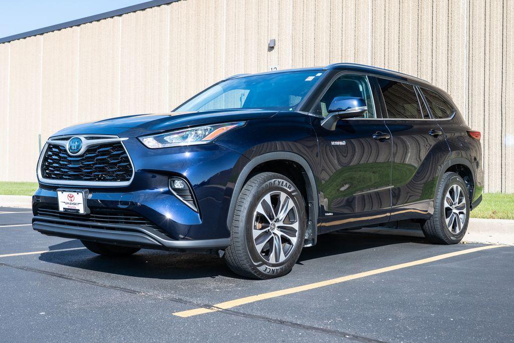 used 2020 Toyota Highlander Hybrid car, priced at $27,777
