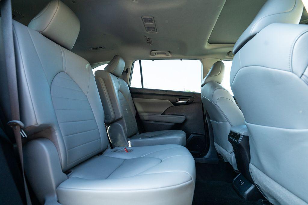 used 2020 Toyota Highlander Hybrid car, priced at $27,777