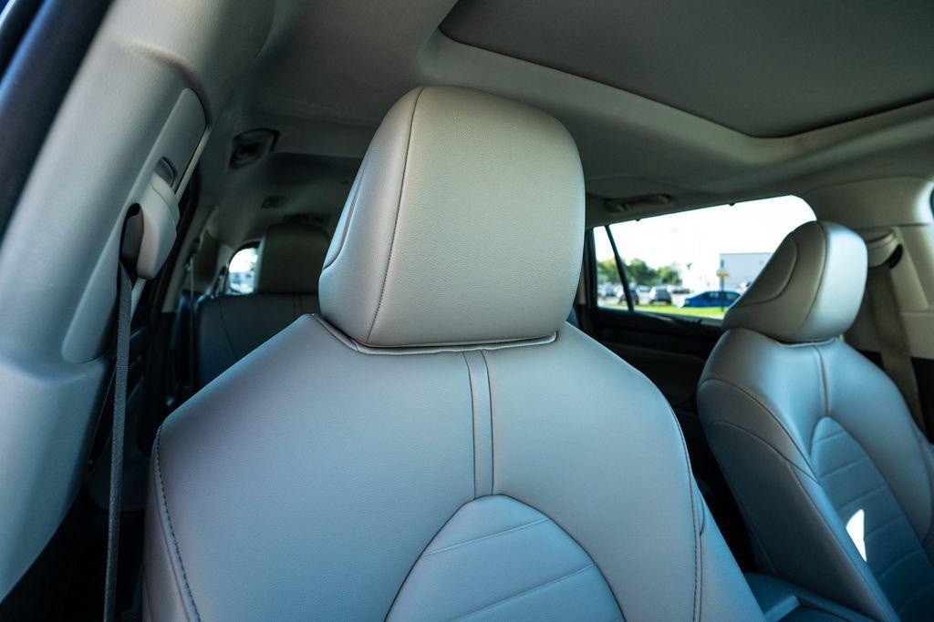 used 2020 Toyota Highlander Hybrid car, priced at $27,777