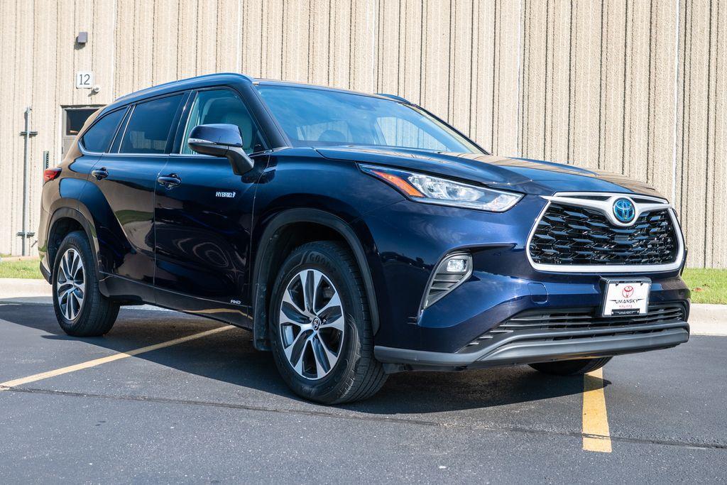 used 2020 Toyota Highlander Hybrid car, priced at $27,777