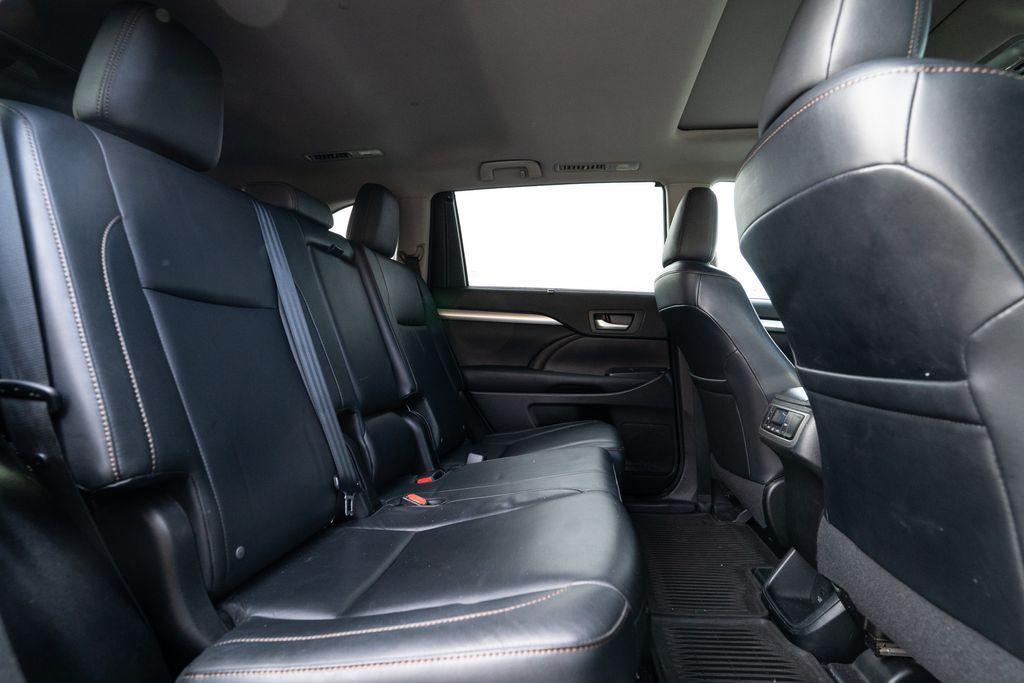 used 2016 Toyota Highlander car, priced at $14,914