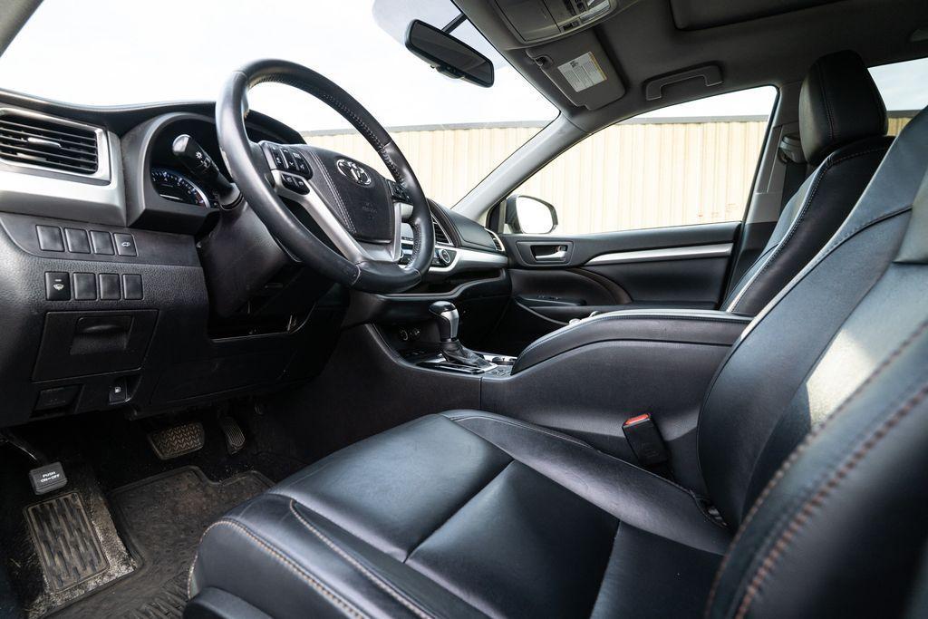 used 2016 Toyota Highlander car, priced at $14,914