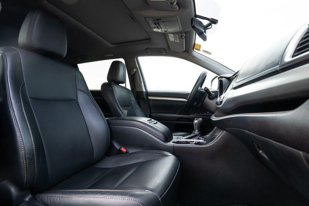 used 2016 Toyota Highlander car, priced at $14,914