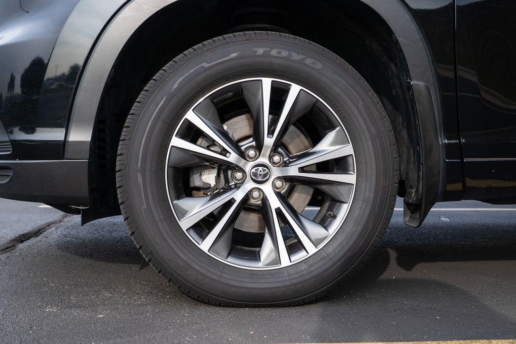 used 2016 Toyota Highlander car, priced at $14,914