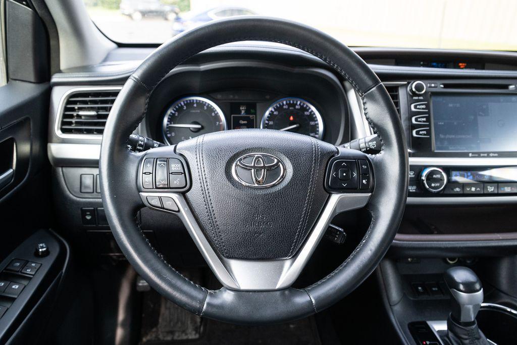 used 2016 Toyota Highlander car, priced at $14,914