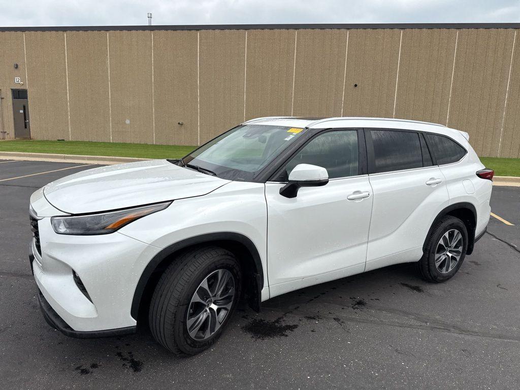 used 2023 Toyota Highlander car, priced at $40,976