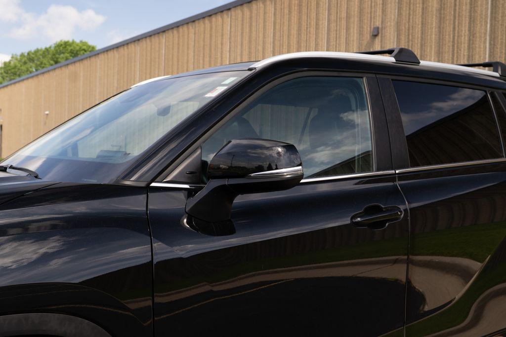 used 2023 Toyota Highlander car, priced at $35,844