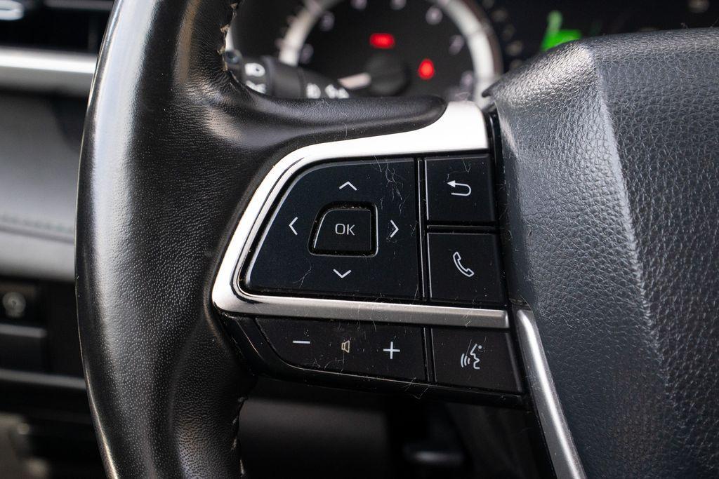 used 2023 Toyota Highlander car, priced at $35,844