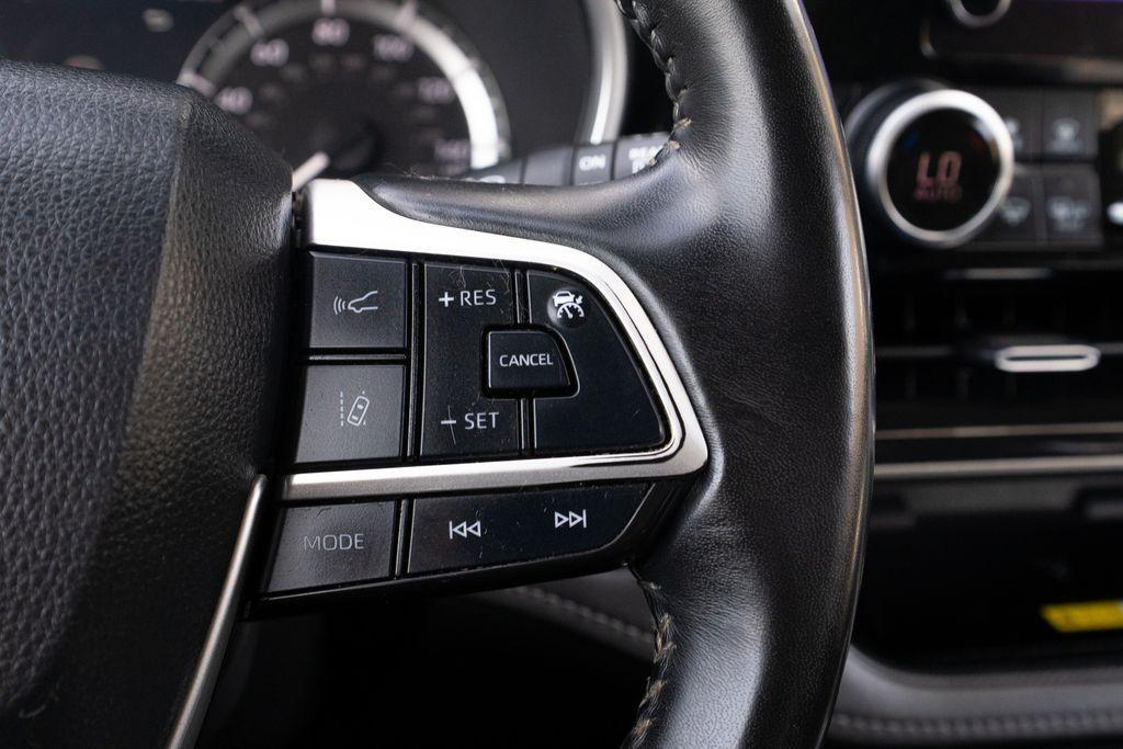 used 2023 Toyota Highlander car, priced at $35,844