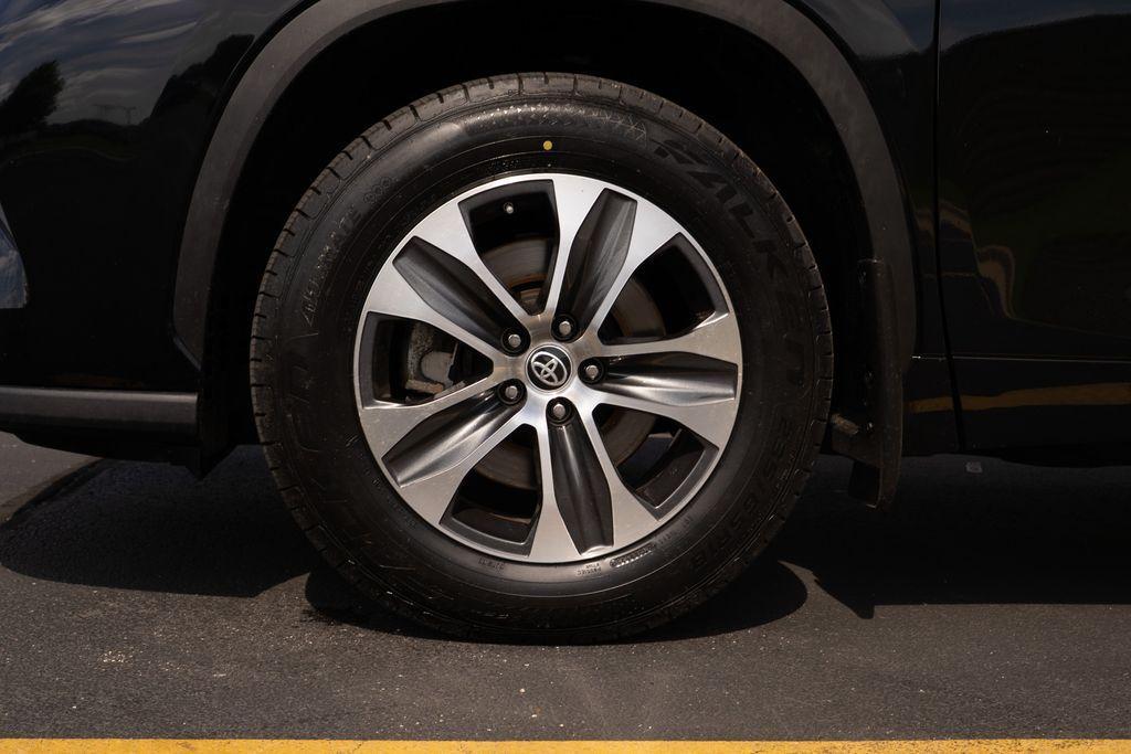 used 2023 Toyota Highlander car, priced at $35,844