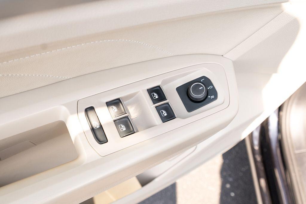 used 2021 Volkswagen Atlas car, priced at $24,159