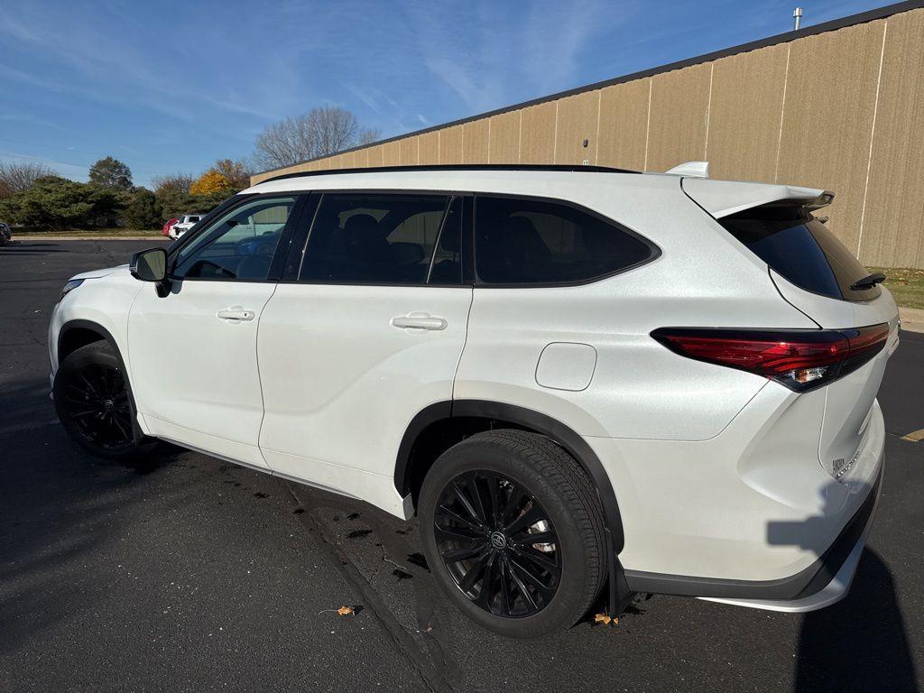 used 2023 Toyota Highlander car, priced at $41,945