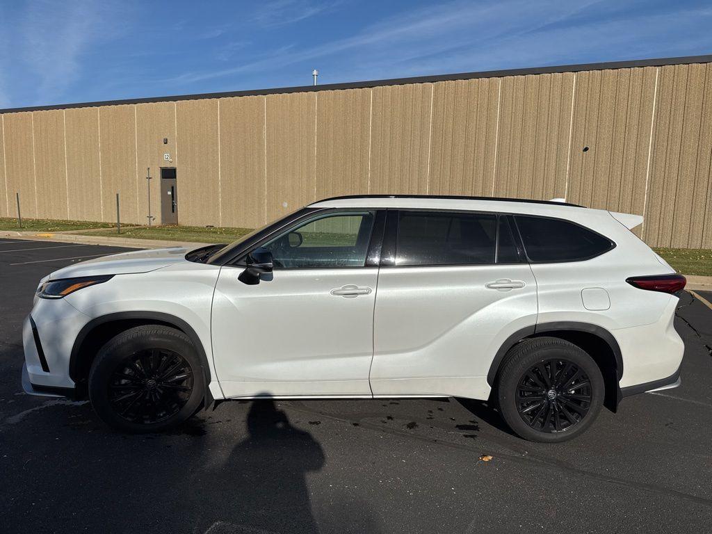 used 2023 Toyota Highlander car, priced at $41,945