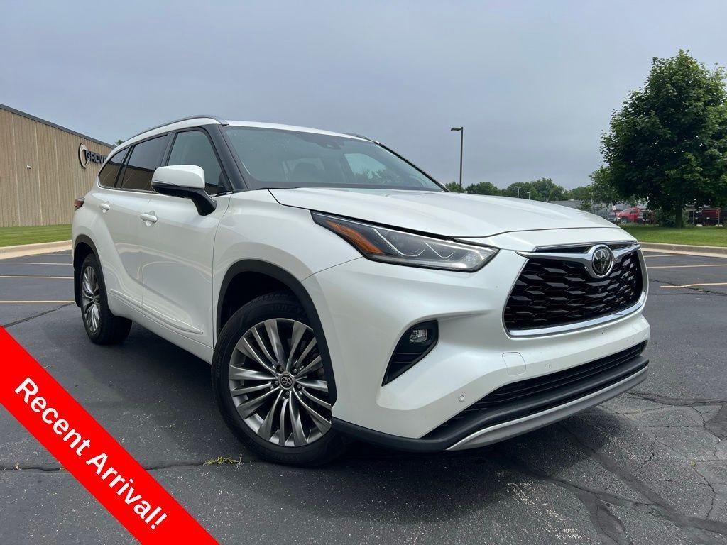 used 2020 Toyota Highlander car, priced at $35,451