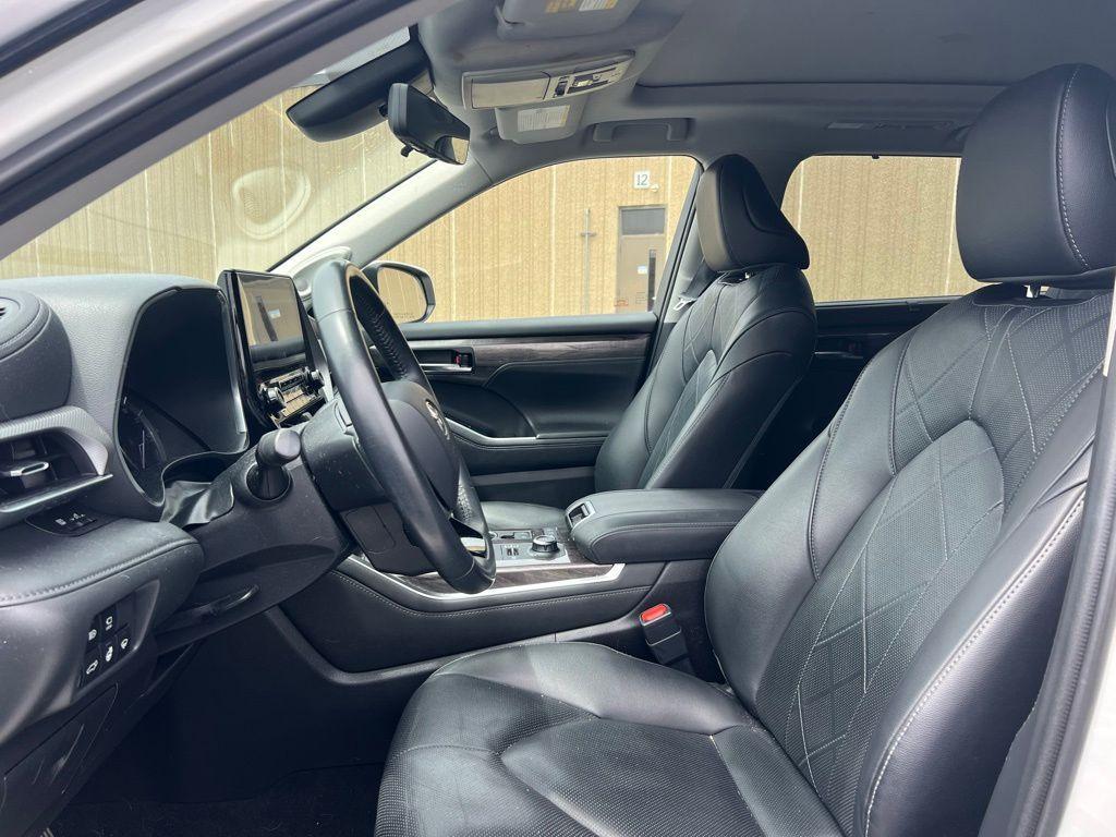 used 2020 Toyota Highlander car, priced at $35,451