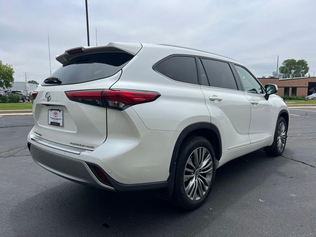 used 2020 Toyota Highlander car, priced at $35,451