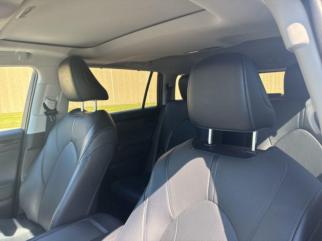 used 2023 Toyota Highlander Hybrid car, priced at $46,633