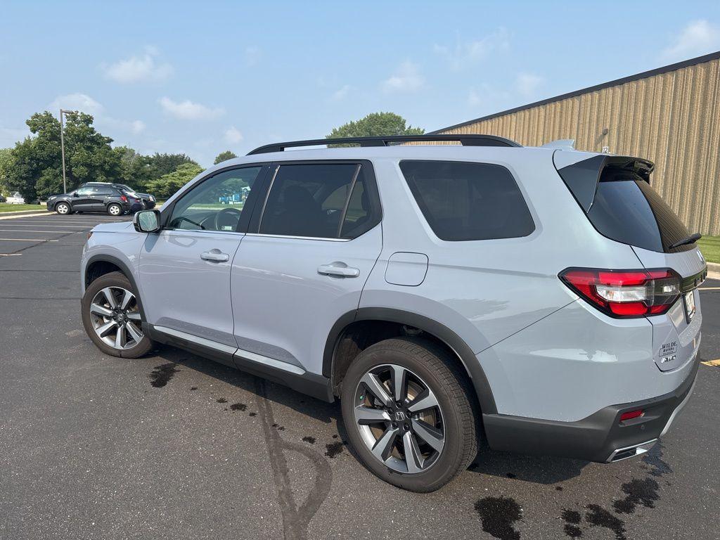 used 2024 Honda Pilot car, priced at $43,920