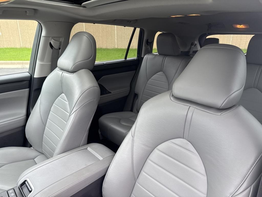 used 2022 Toyota Highlander car, priced at $35,777