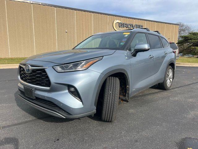 used 2023 Toyota Highlander Hybrid car, priced at $45,924