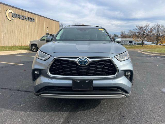 used 2023 Toyota Highlander Hybrid car, priced at $45,924
