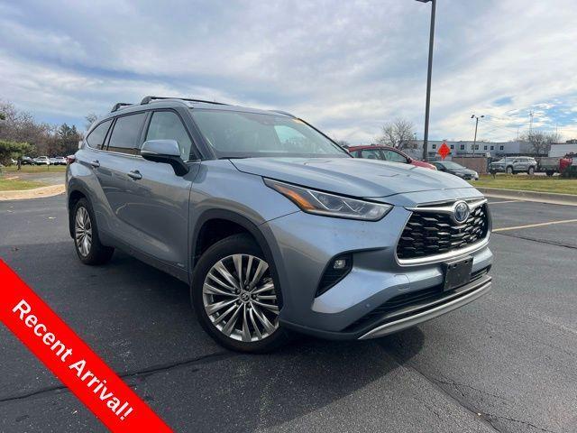 used 2023 Toyota Highlander Hybrid car, priced at $45,924