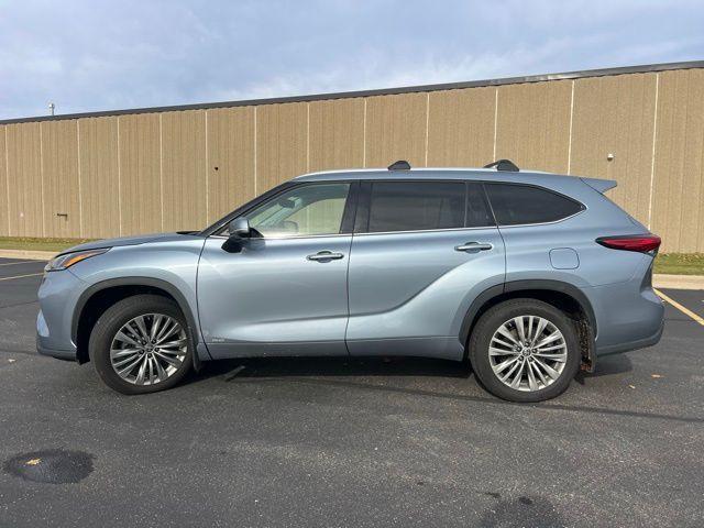 used 2023 Toyota Highlander Hybrid car, priced at $45,924