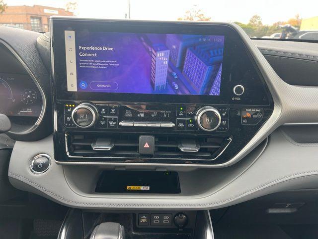 used 2023 Toyota Highlander Hybrid car, priced at $45,924