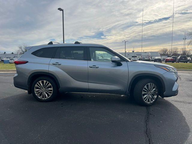 used 2023 Toyota Highlander Hybrid car, priced at $45,924