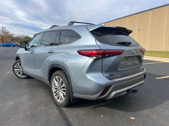 used 2023 Toyota Highlander Hybrid car, priced at $45,924