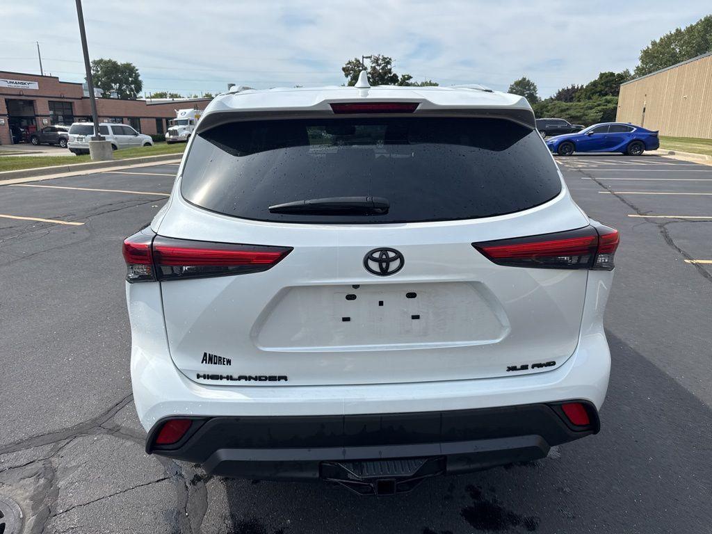used 2022 Toyota Highlander car, priced at $36,539