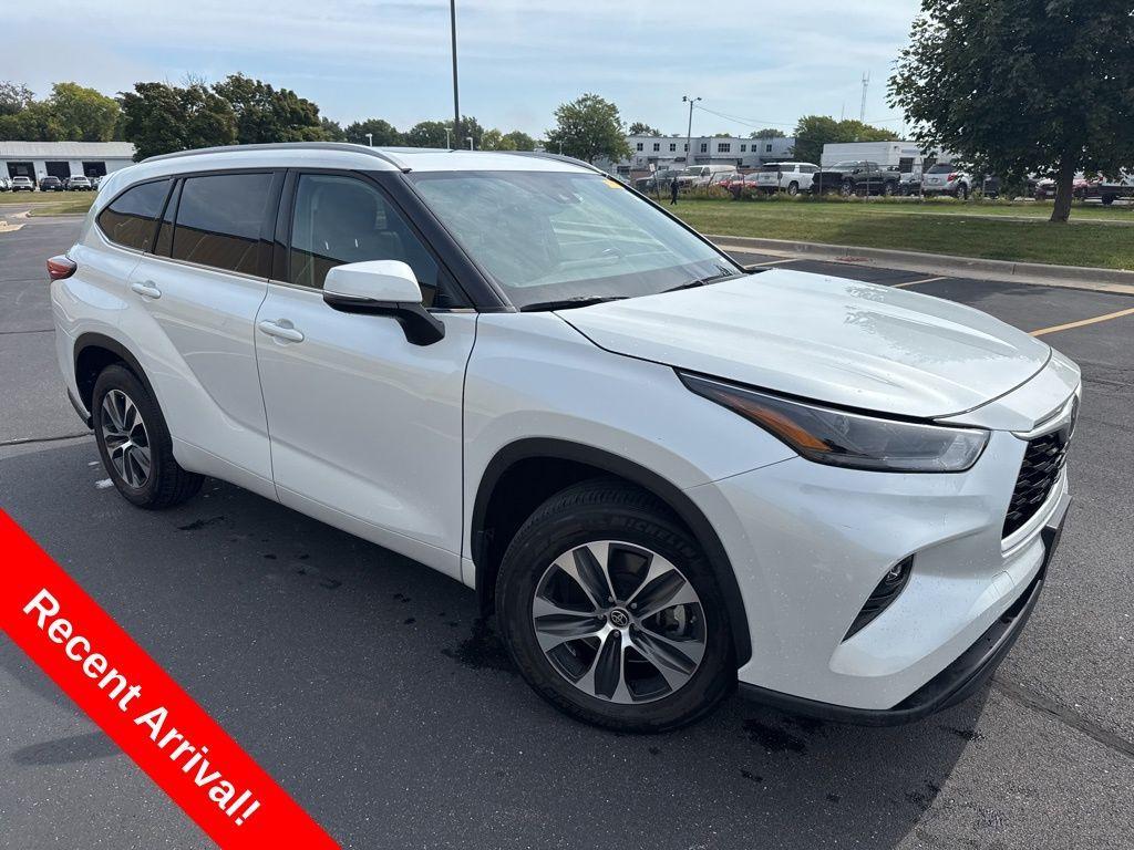 used 2022 Toyota Highlander car, priced at $36,539
