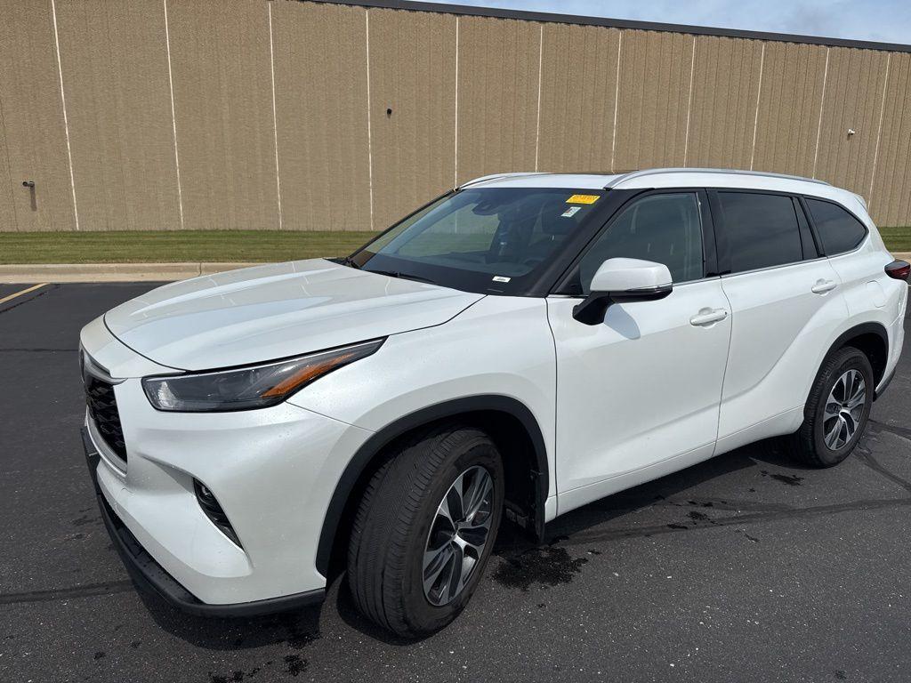 used 2022 Toyota Highlander car, priced at $36,539
